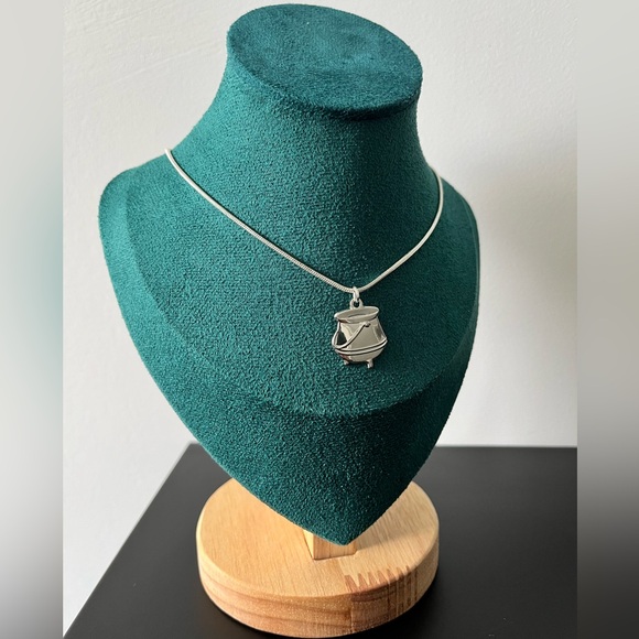 Harry Potter Jewelry ✨ Silver Cauldron Necklace - Picture 2 of 3